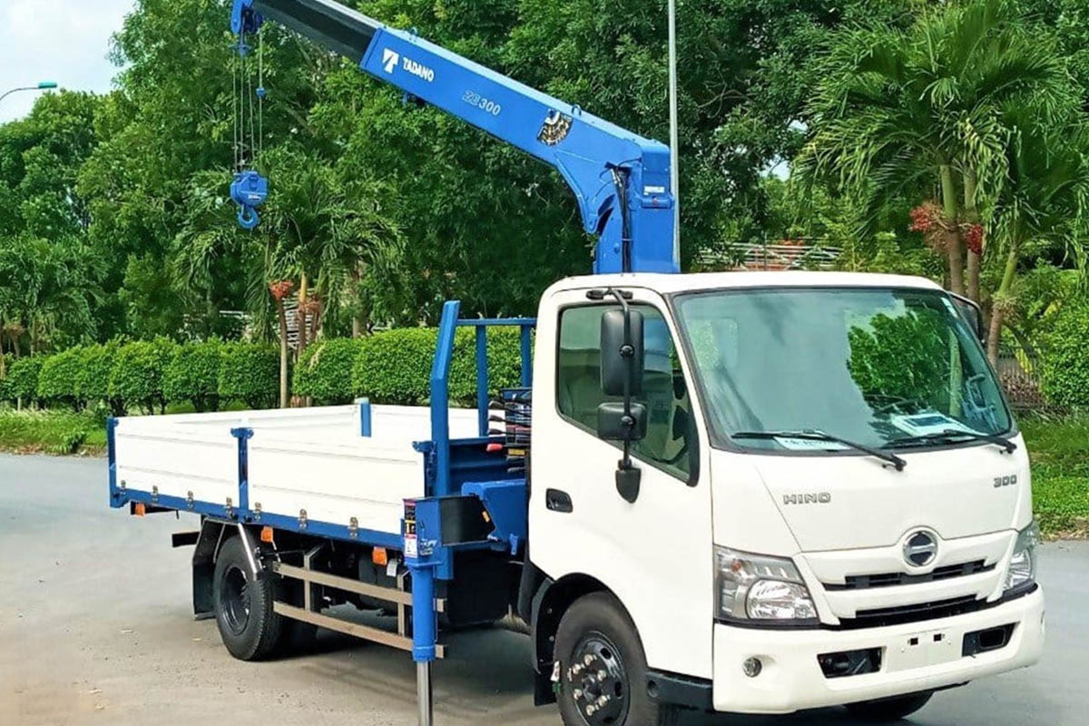 Xe cẩu tự hành 1 tấn (Hino & Tadano)