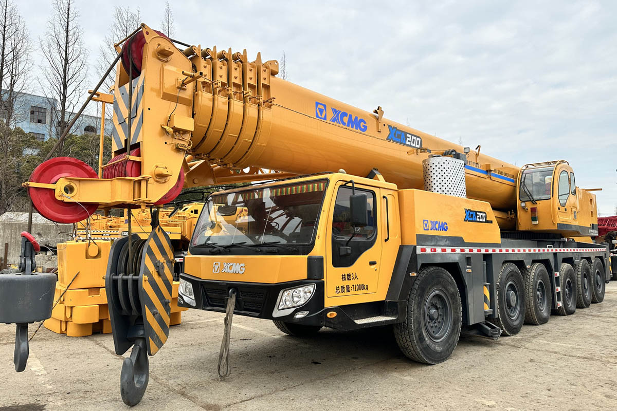 Xe cẩu 200 tấn XCMG