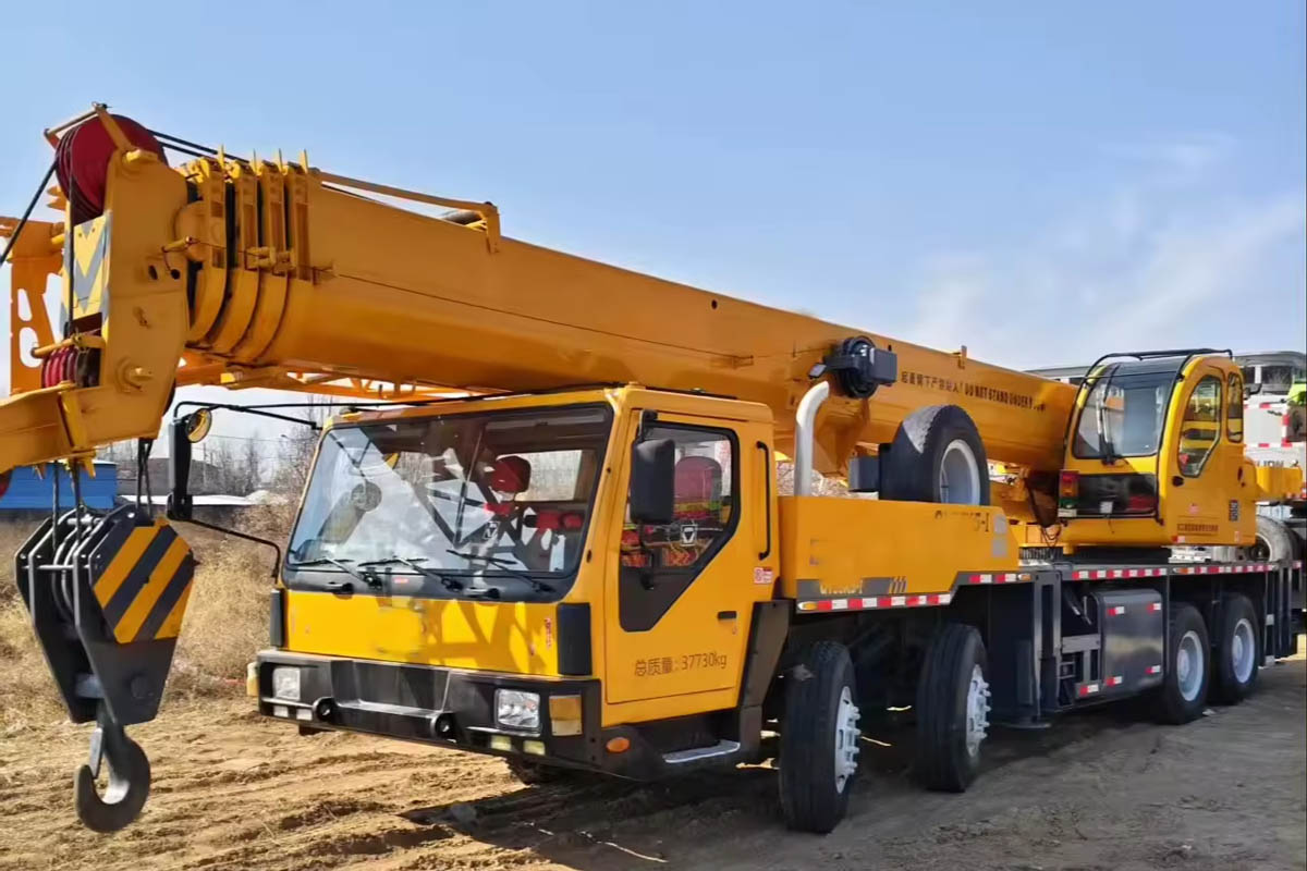 Xe cẩu chuyên dụng 35 tấn Kato