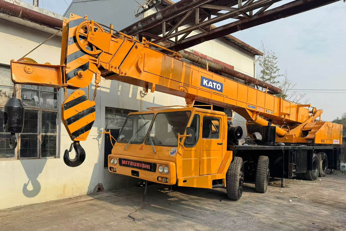 Xe cẩu chuyên dụng 40 tấn Kato