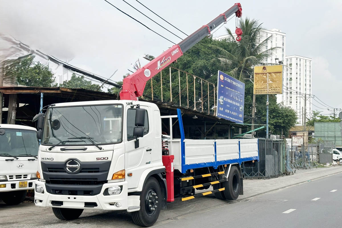 Xe cẩu tự hành 5 tấn (Hino & Unic)