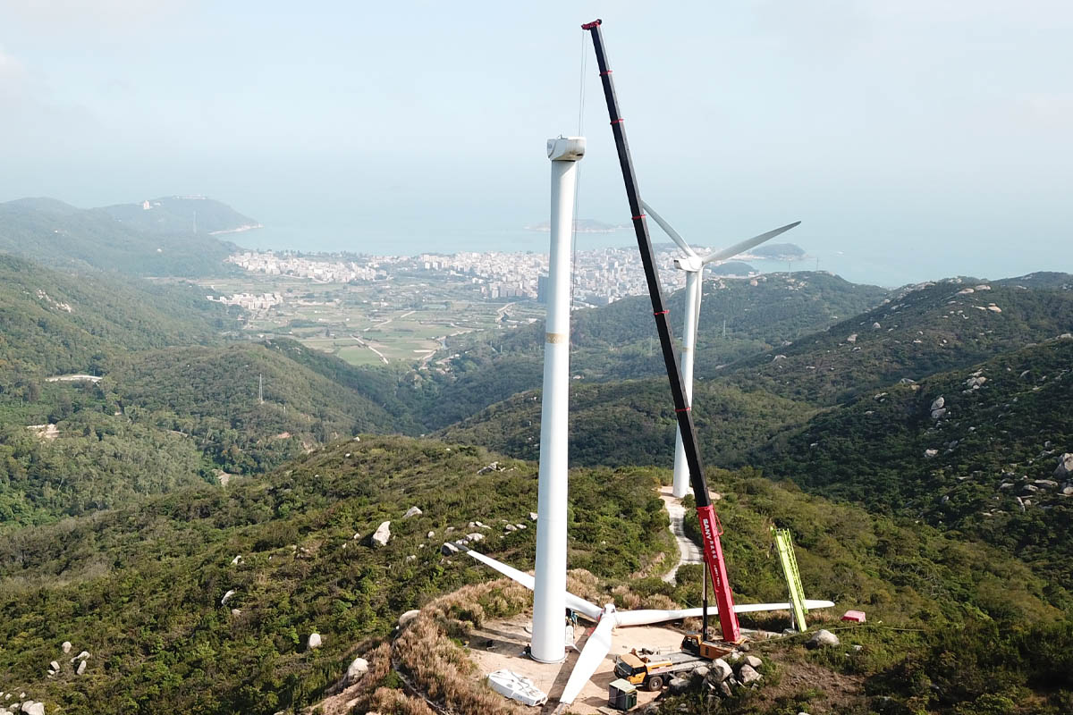 Dùng cẩu SANY 250 tấn lắp đặt tuabin điện gió